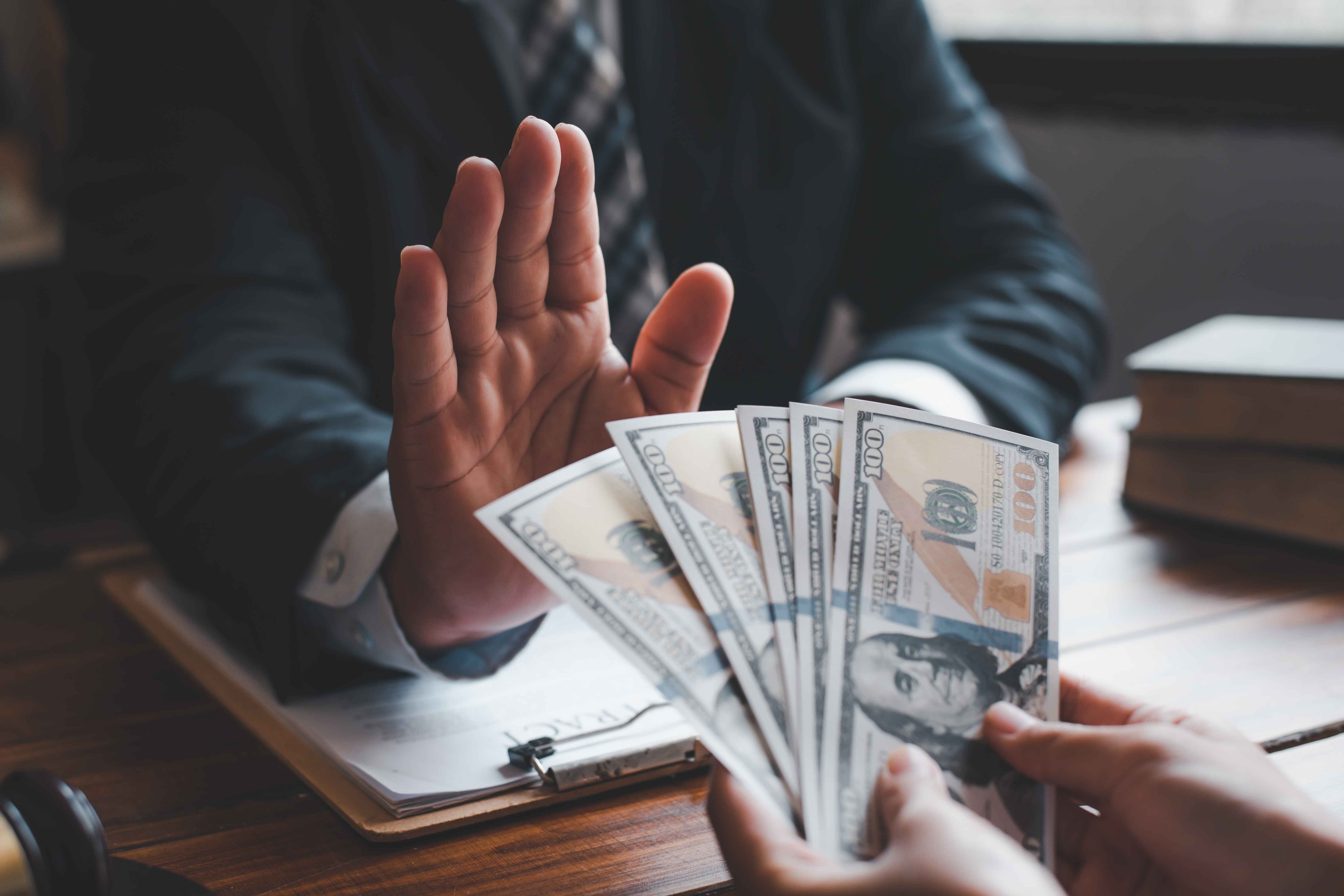 vecteezy_businessmen-refuse-to-accept-bribes-in-signing-contracts_37749896%20%281%29.jpg