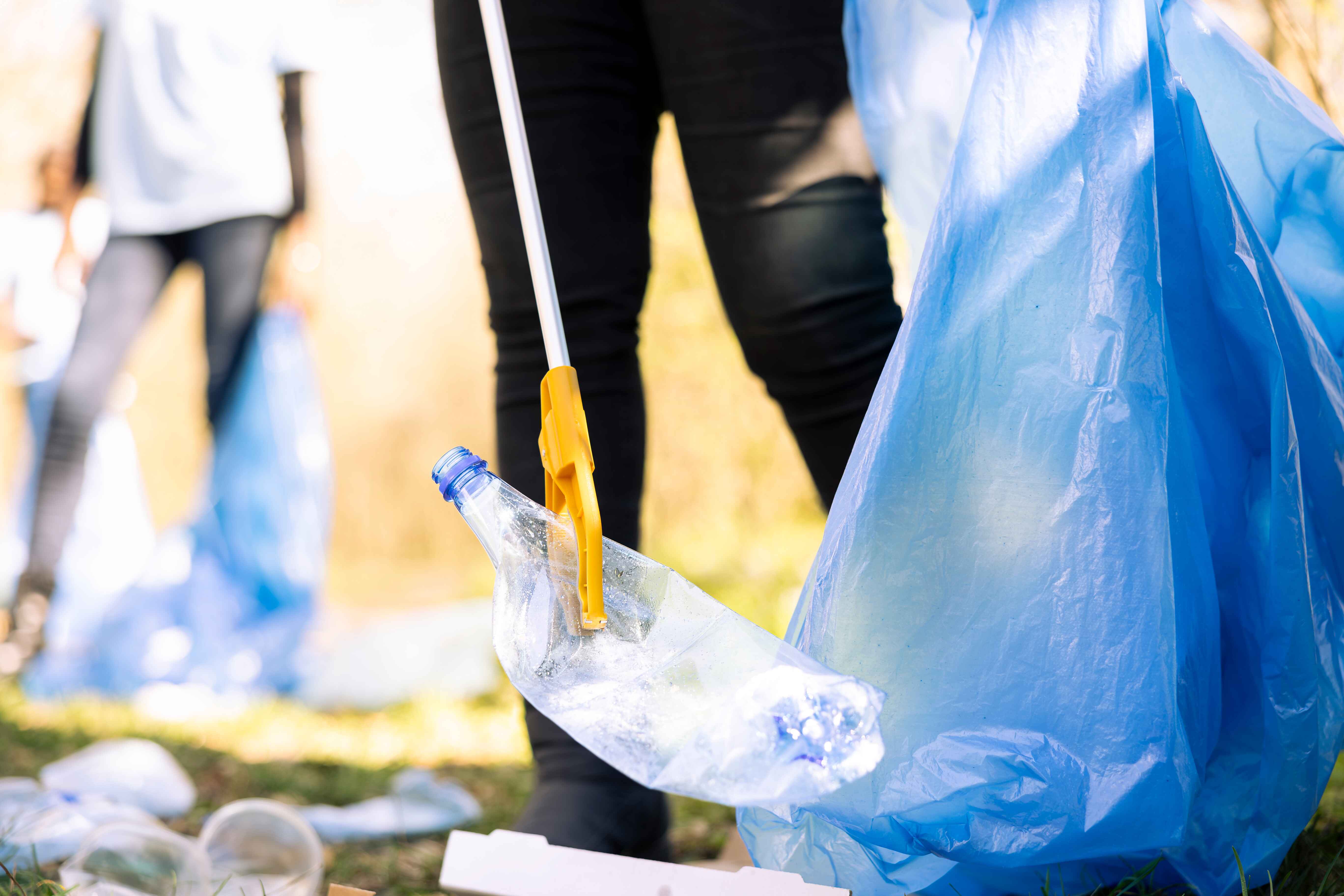 vecteezy_female-environmentalist-picking-up-garbage-from-the-ground_49710495%20%281%29.jpg